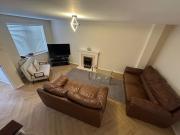 Modern 3 Bed Home for 7 Near Heathrow