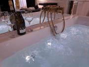 Apartament z Jacuzzi Kraków SHINE Starowiślna