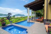 Villa Angel 4 bdr Ocean View pool in Los Suenos