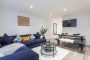 Stone Street - Stylish central 3 bed apartment