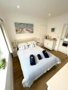 Salcombe Bolthole Room