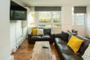 Stepney Green Haven: Modern 4-Bed Garden Retreat