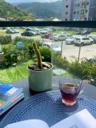 Apartamento completo, à 10 min da praia e próximo ao Riocentro