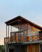 Cabaña moderna frente al lago cerca de la playa