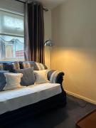 Guestready 2 Bed home 15 mins City and Airport