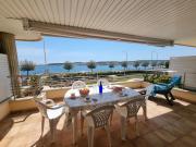 Apartamento frente al mar con terraza y piscina comunitaria en LEscala - HISP-236-138