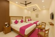 HOTEL BNK GRAND Near Goḏawalia Chauraha - 100 Meter From Baba Vishwanath Temple & Ganga Arti Ghat ! Wi-Fi #Lift #Hygiene & Spacious Room - BEST HOTEL IN VARANASI