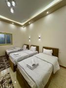 Yoya Hur Pyramids inn