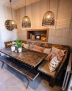 Harbourfront Views 1 minute stroll to the Beach