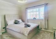 Cosy 2BR House on Quiet Street with Free Parking
