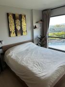 Flat near the beach with gym, pool, sauna and workspace