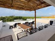 Casa Alba - Beachside Condo with Rooftop Ocean Views
