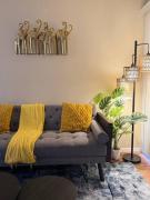 Bluebeam 1 Bed near Medical Center and NRG with Pool