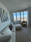 Luxury 2 bedrooms 2 bathrooms Corner Apartment Breathtaking City Views Modern Retreat