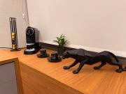 Estúdio moderno completo com vaga, TV 75 e Wi-Fi