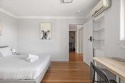 Convenient Double Ensuite Room - Peakhurst
