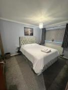 Cozy 2 Bedroom Home with 2 King Beds - Free Parking