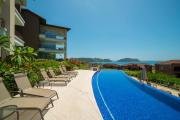 Top La Mona
