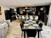 Maison chic et paisible, terrasse, spa et campagne