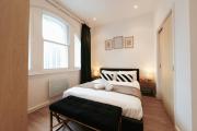 Central & Chic Flat-Sleeps 4-By FabAccommodation