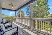 Aqua Vista - Cozy beach home w BBQ & large deck