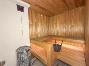 Unique Caravan Stay with Private sauna, parking & wifi
