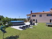 Luxurious apartment with pool