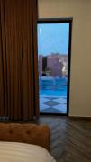 The Pink Pool - Swimming pool