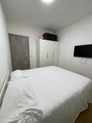 Camelia House - modern two rooms apartment with private outdoor courtyard