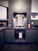 The Duff 1 Bed Flat Walk to Marina Shops and Train