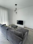 Elite 1BD Flat with Pool in Harbor area