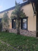 Suite indépendante avec salle de bain à la campagne