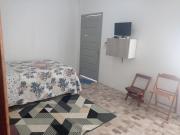 Kitnet mobiliada e com ar condicionado