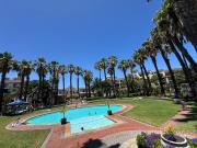 Family Oasis with Pool close to Shopping Center