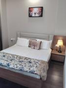 The Skyline Stay luxurious studio nearby Metro and Expo