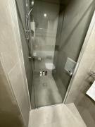 Modern 2 BDR APT close to Station & Free Parking