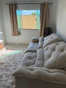 Casa completa com dois quartos e uma suíte master, localizada no bairro Alphaville Fazendinha