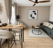 Eiffel Tower - Premium studio for couples