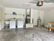 Room 2 - Cozy Queen, Backyard View (Private Bath)