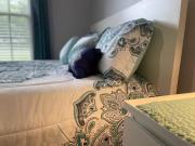 Room 4 - Cozy Queen (Shared Bathroom)