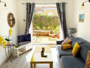 Spacious two bedroom, two bathroom Beach Nest with garden