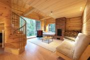 Handcrafted Log Chalet Villa Aarreaitta