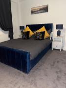 Stylish 2-Bed Flat - 15-Min Walk to London Bridge