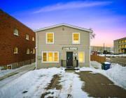 6BR Family Friendly Retreat, Separate Floors, 5 Minutes Walk to The Fallsview with Free Parking & Wine