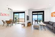 House with Jacuzzi and Amazing Sea Views, sauna and gym