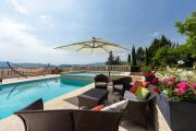 Luxury villa for 18 people with heated pool near Cannes