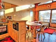 Appartement cosy avec balcon - idéal 4 pers - proche commerces et pistes de ski - FR-1-458-198