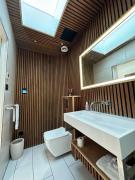 Contemporary 3-Bed Penthouse with River Views