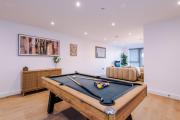 Leeds City Centre 2 Bed Pool Table Parking