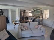 Maison en pierre indépendante